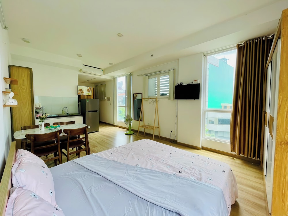 Superior Studio, 1 Queen Bed, Kitchen, City View
