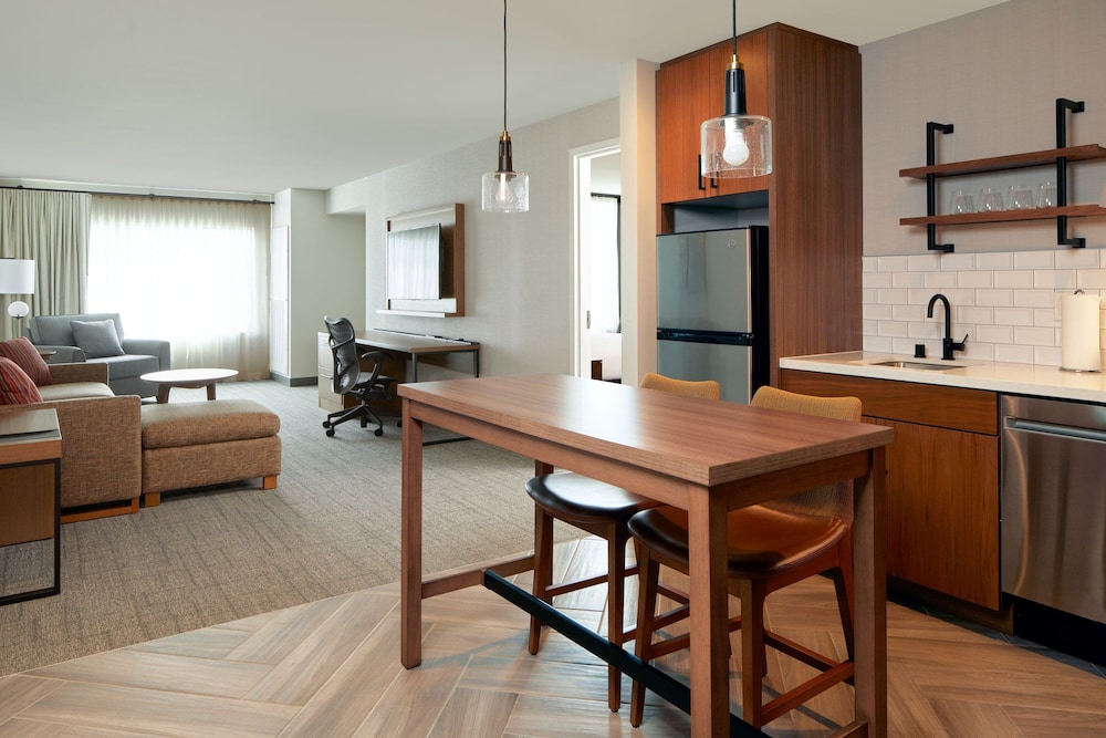 Suite, 1 Bedroom, City View (Hearing Accessible)