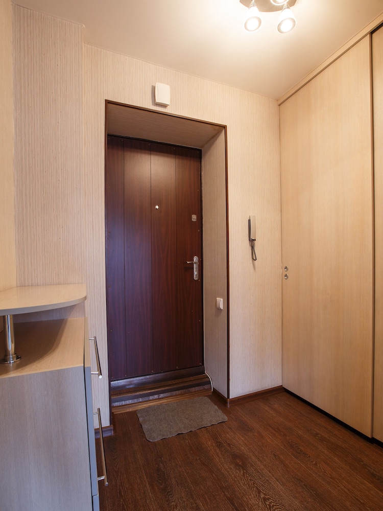 Business Apartment (Surikova 17)