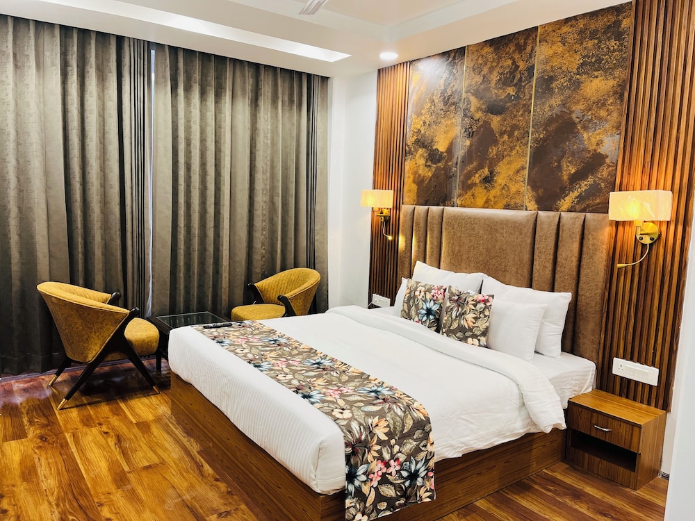 SKYVIEW SUPERIOR ROOM WITH BALCONY