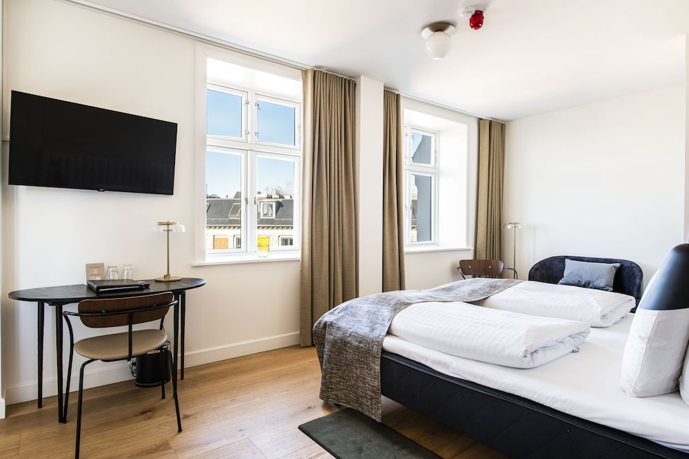Junior Studio Suite