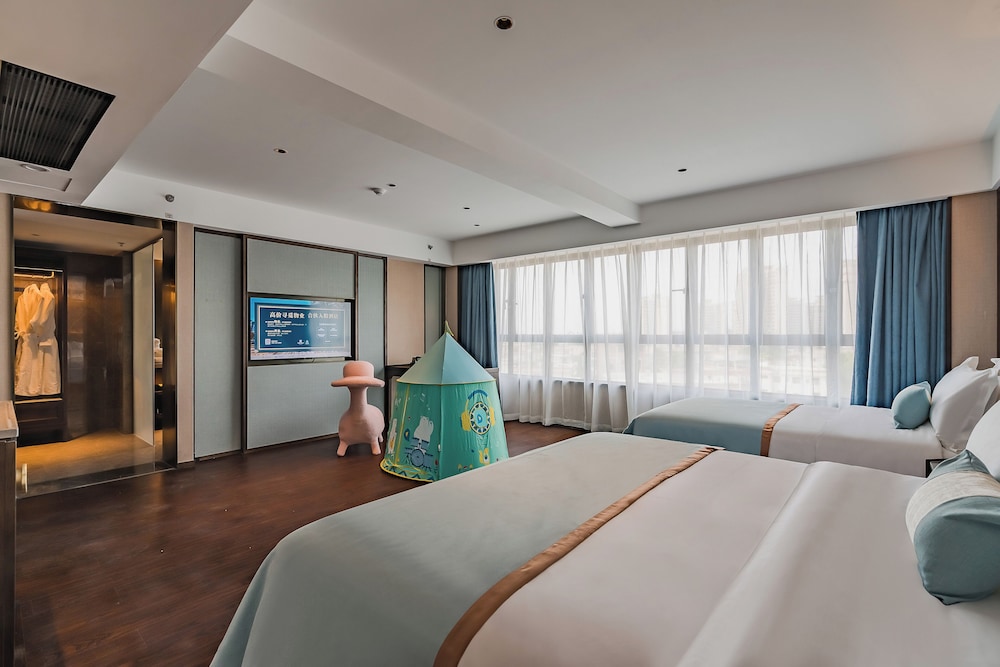 Superior Triple Room, City View