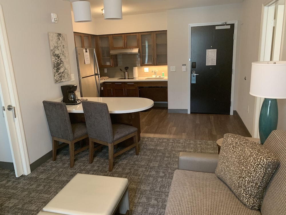 Suite, 2 Bedrooms, Kitchen, Pool View - Photo 4
