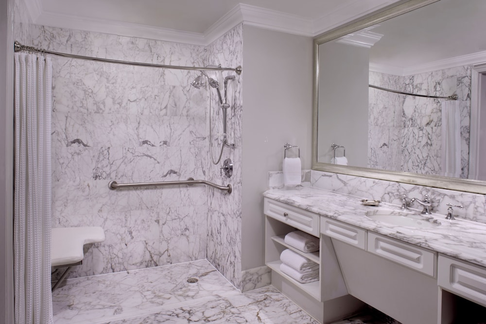 Room, 1 King Bed, City View (Mobility Accessible, Tub)