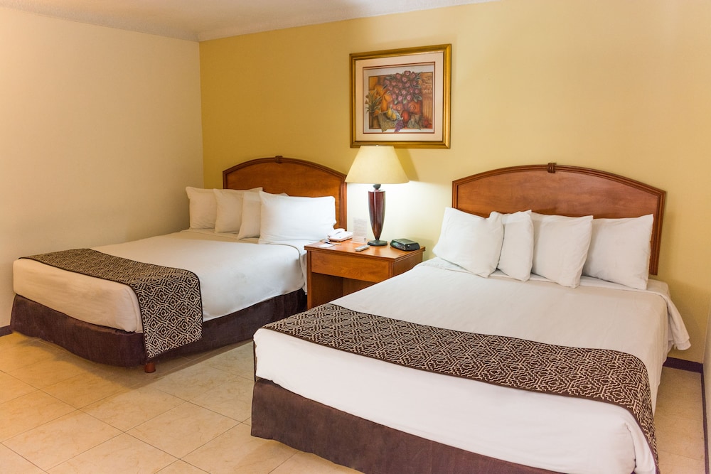 Junior Suite, 2 Double Beds - Photo 1