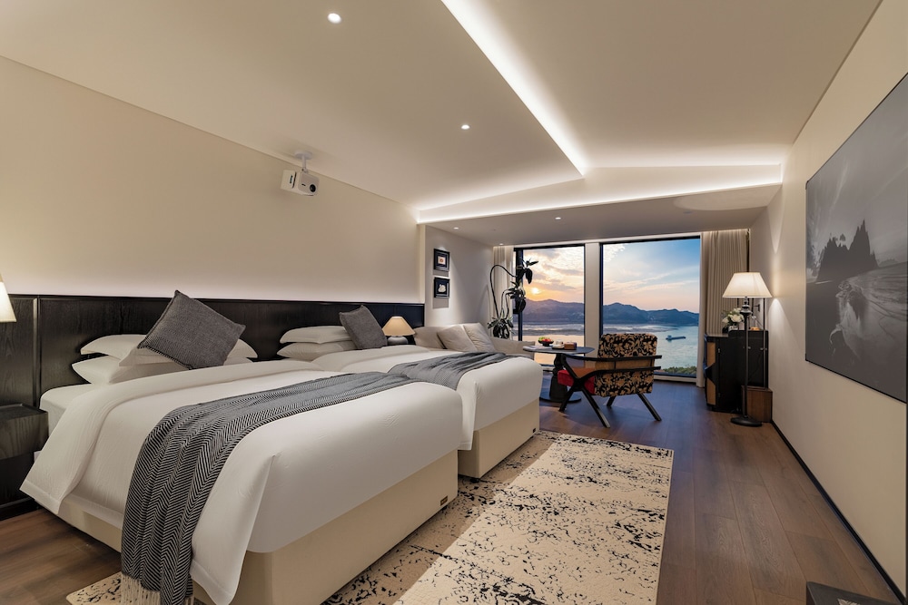 Panoramic Twin Room, River View photo 3