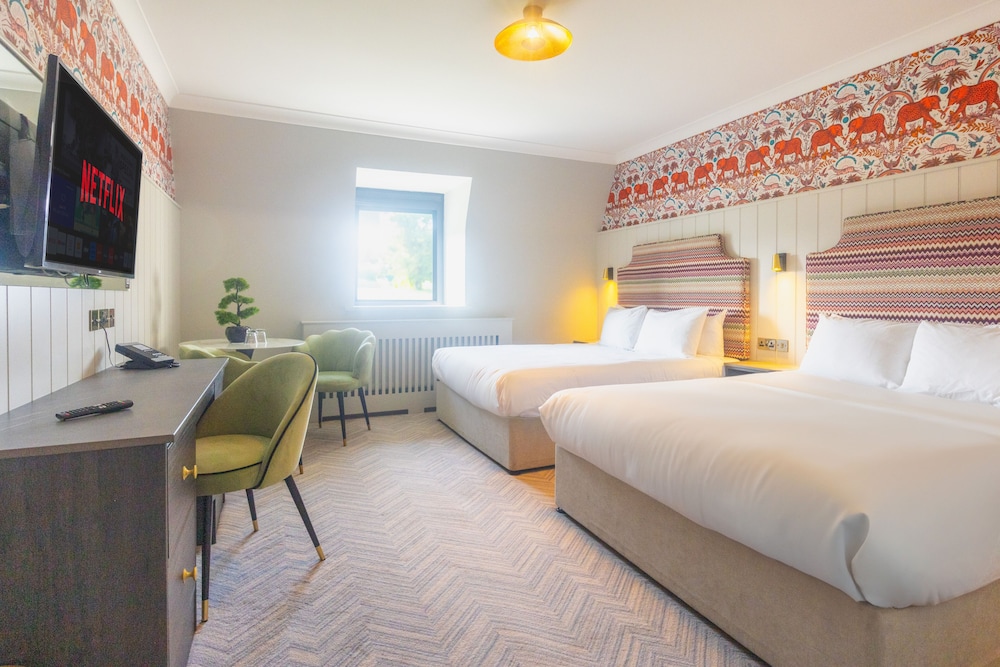 Standard Quadruple Room, 2 Queen Beds photo 1