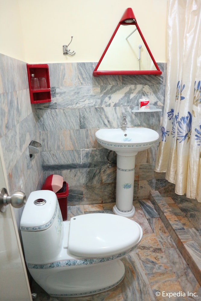Standard Room - Cold Shower Only photo 2