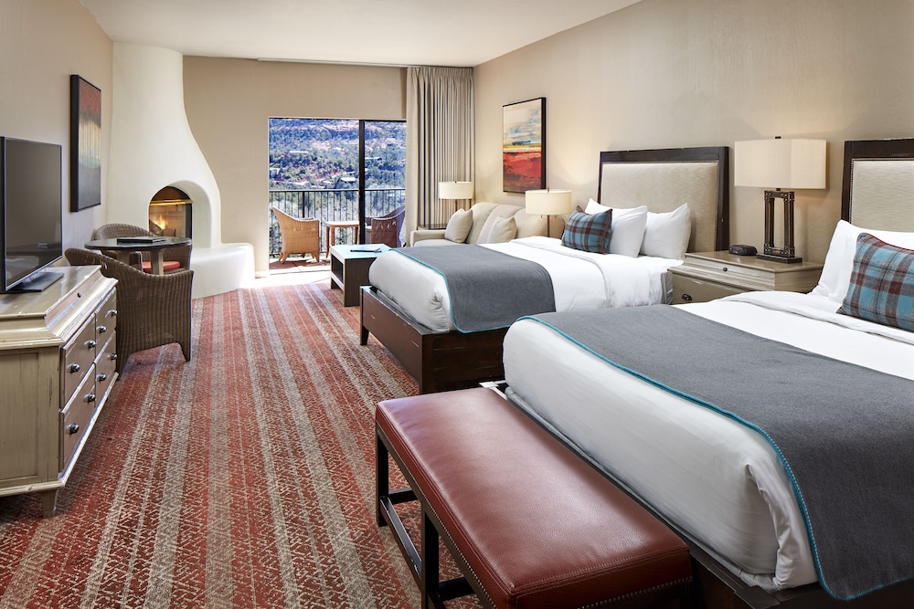 Deluxe Suite, 2 Queen Beds (Junior) photo 1