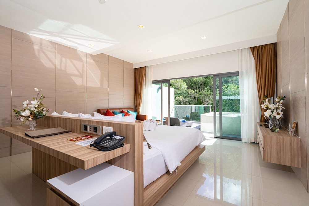 Premier Suite with Jacuzzi photo 3