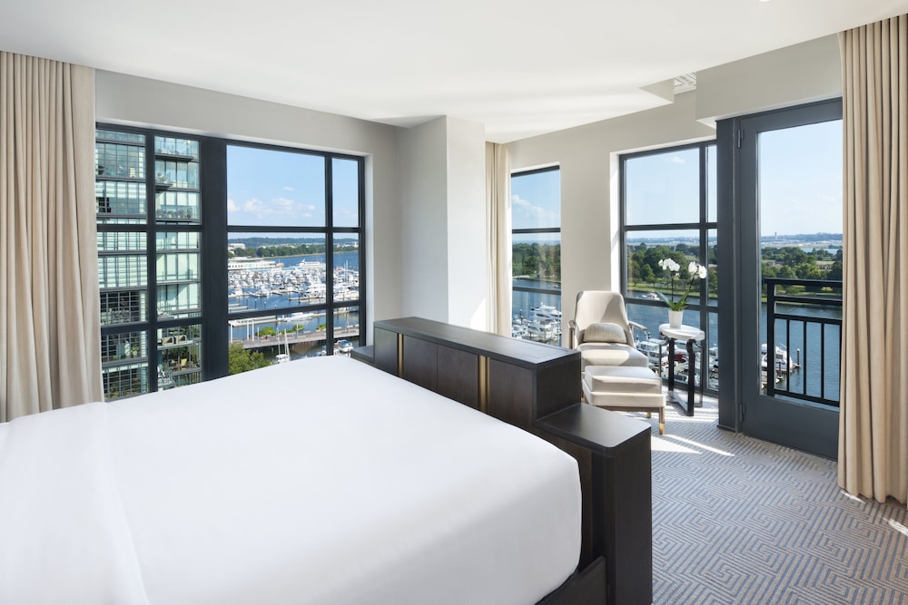 Suite, Multiple Beds (Knot)
