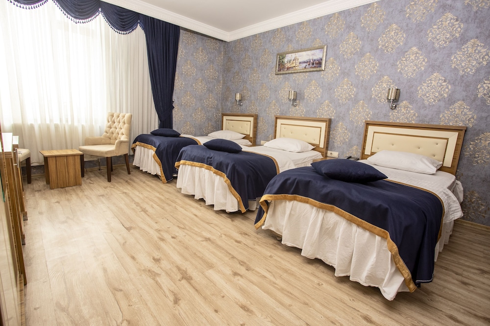 Elite Triple Room