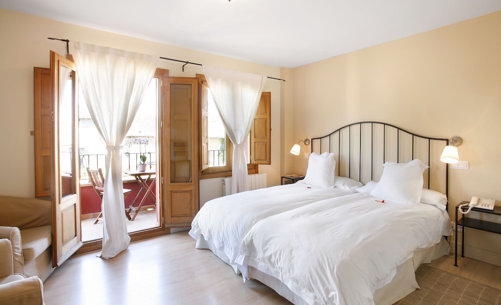 Superior Double Room, 1 Double or 2 Twin Beds photo 2