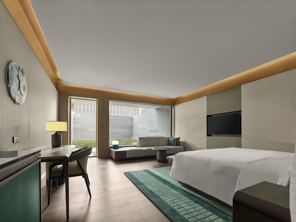 Room, 1 King Bed (Serenity)