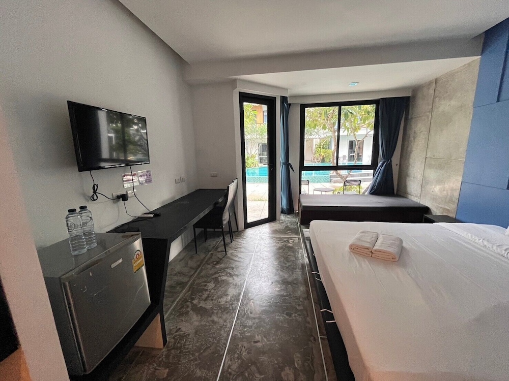 Double or Twin Room with Pool Access - Photo 6