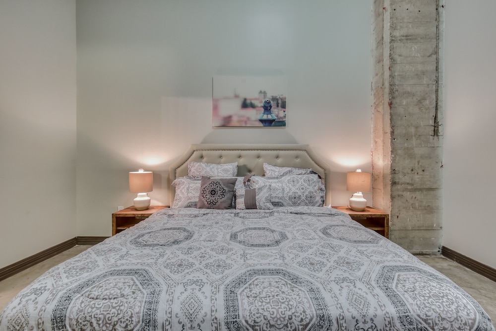 Exclusive Apartment, 3 Bedrooms, 2 Bathrooms, City View photo 2