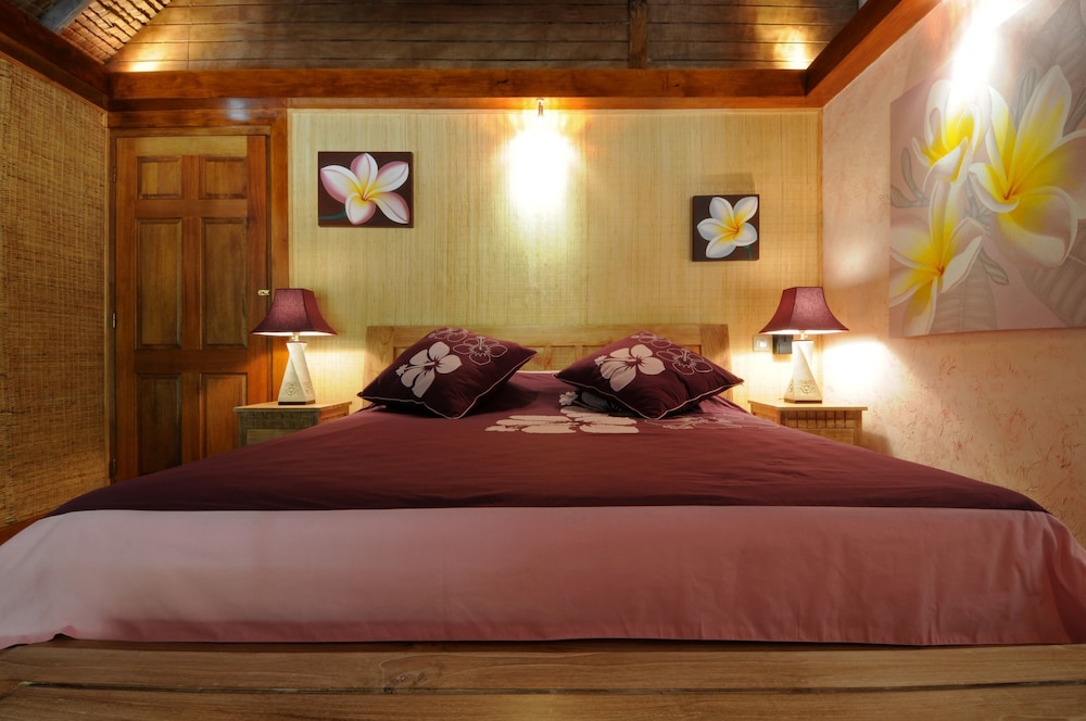 Comfort Bungalow, 1 Queen Bed, Garden View photo 3