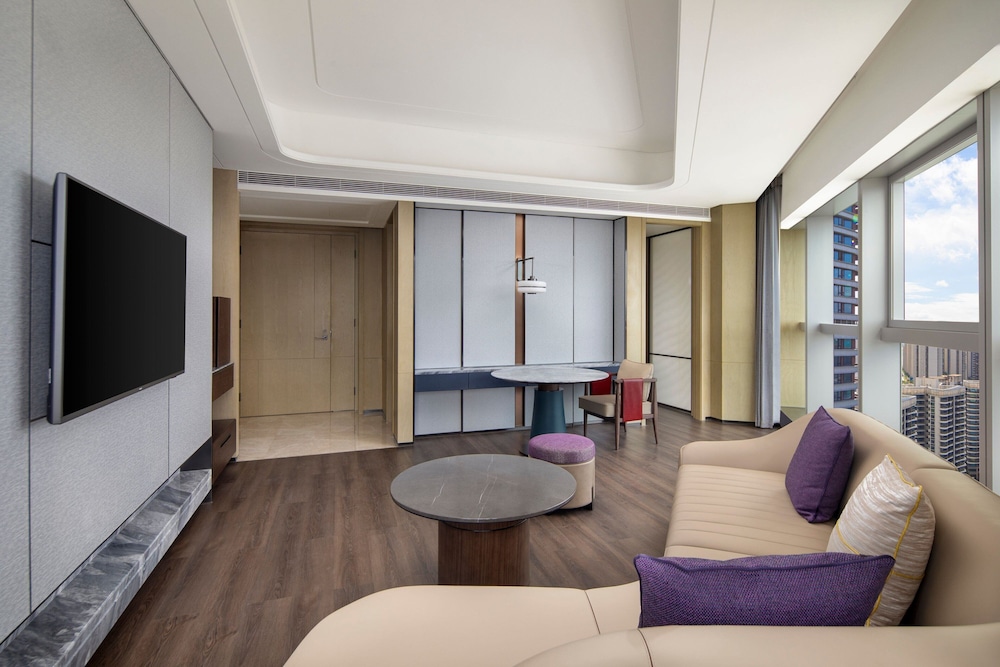 Executive Suite, 1 King Bed, City View photo 1