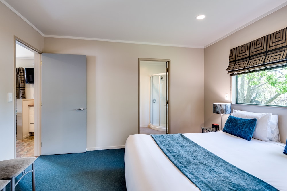 Superior Suite, 2 Bedrooms, Jetted Tub photo 3