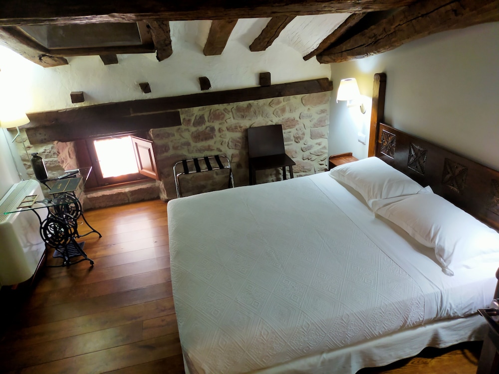 Double Room, 1 King Bed photo 3