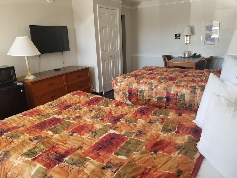 Comfort Room, 2 Double Beds, Smoking photo 1