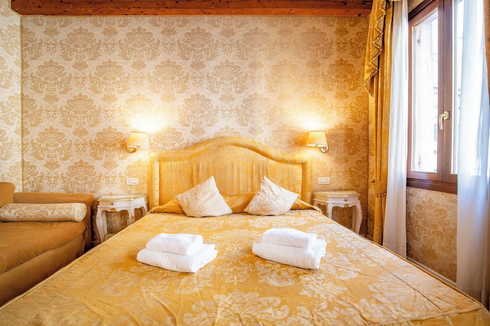 Basic Triple Room photo 3