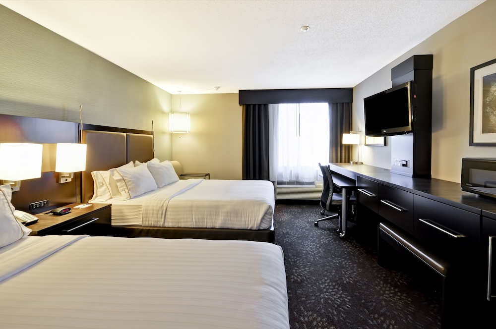 Suite, 1 Bedroom (1 King Bed, 2 Queen Beds) - Photo 1