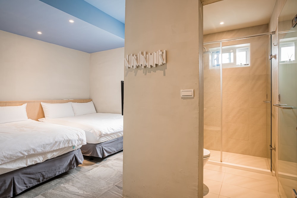 Standard Quadruple Room - Photo 23
