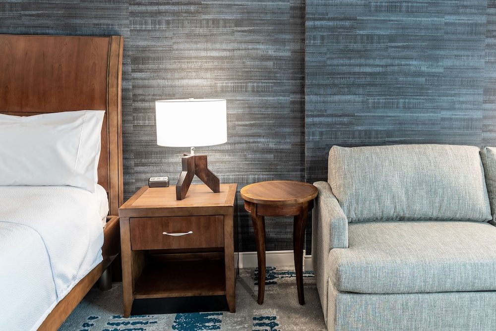 Deluxe Room, 1 King Bed - Photo 3