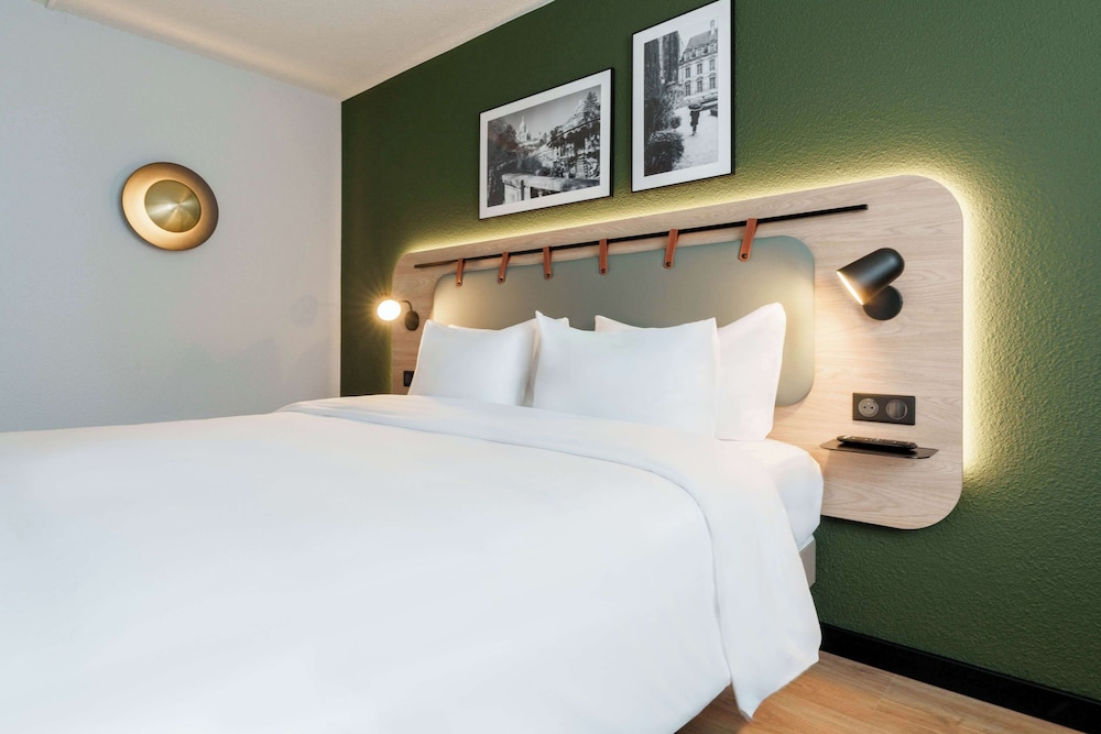 Superior Room, 1 King Bed - Photo 5