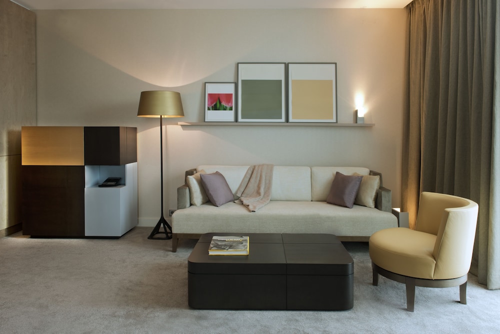 Executive Suite, 1 King Bed - Photo 9