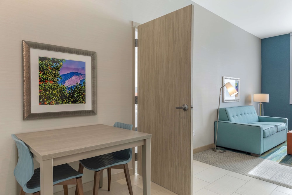 Suite, 1 King Bed, Accessible (Hearing) - Photo 7