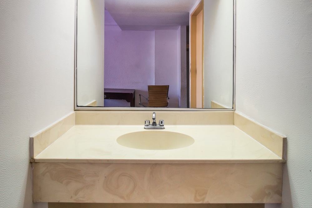 Standard Room, 2 Double Beds, Ocean View photo 3