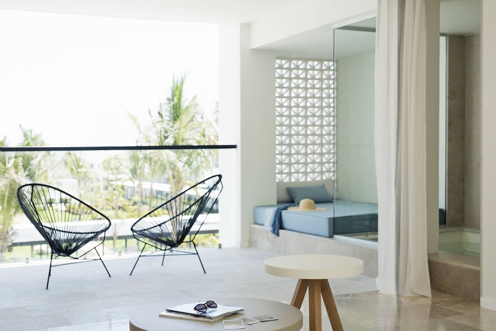FREE UPGRADE TO FINEST CLUB JUNIOR SUITE POOL VIEW