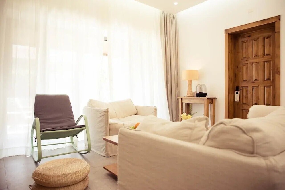 Standard Suite, Courtyard View