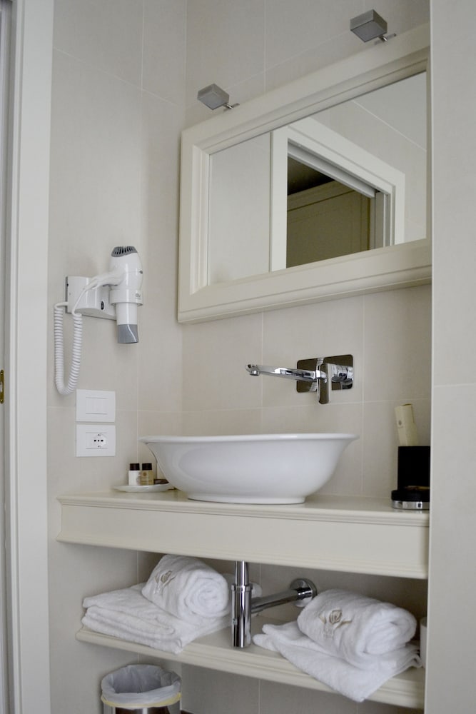 Superior Room, Multiple Beds, City View photo 3
