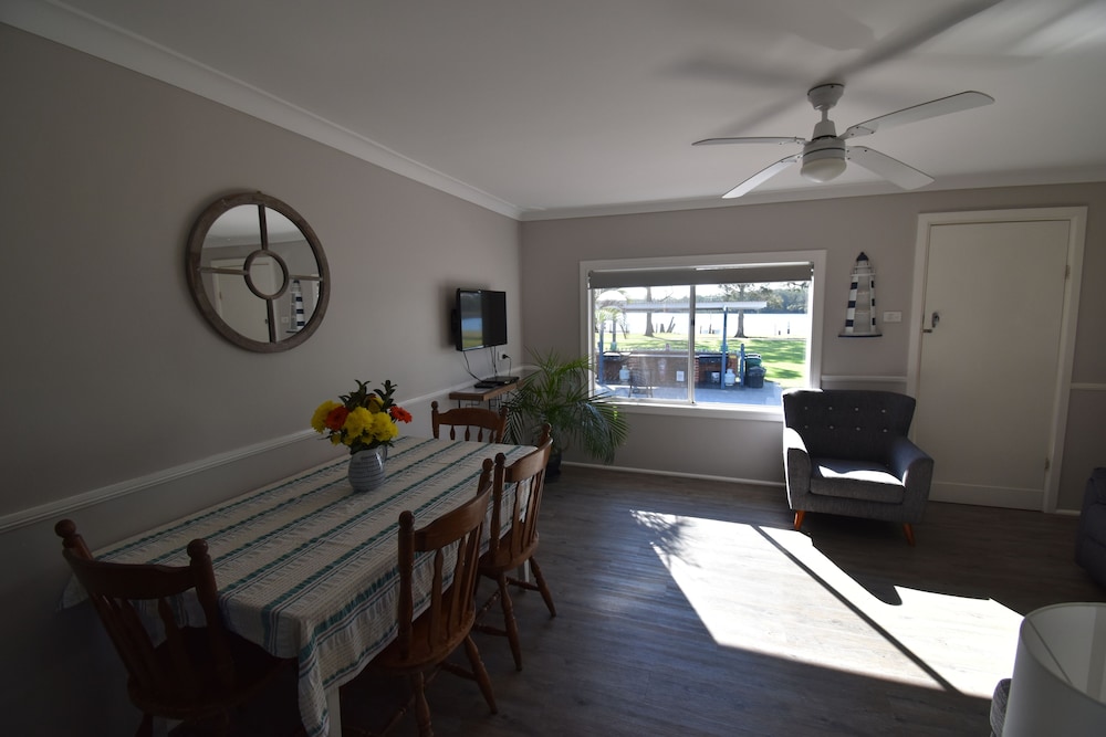 Comfort Apartment, 2 Bedrooms, River View (Unit 4) photo 2