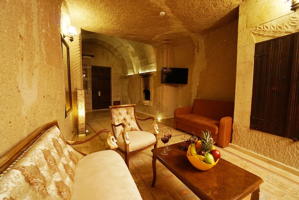 Deluxe Cave Suite with Spa Bath photo 3