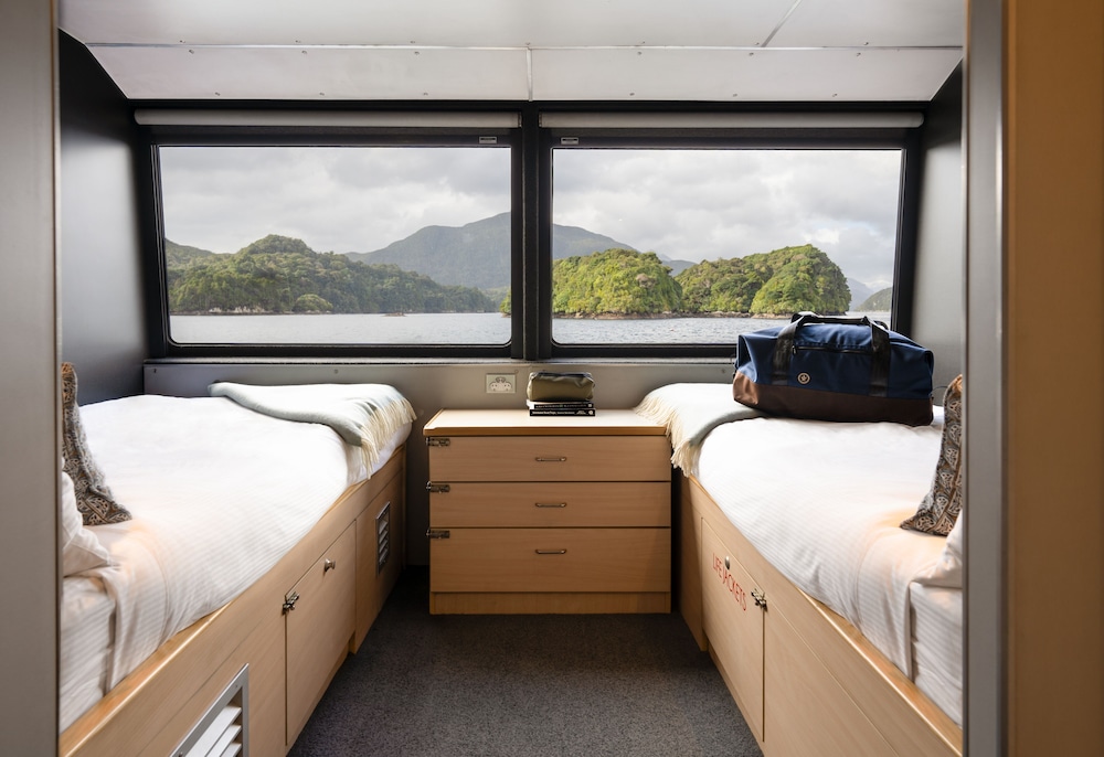 Endeavour Cabin - Deluxe Twin Room photo 1