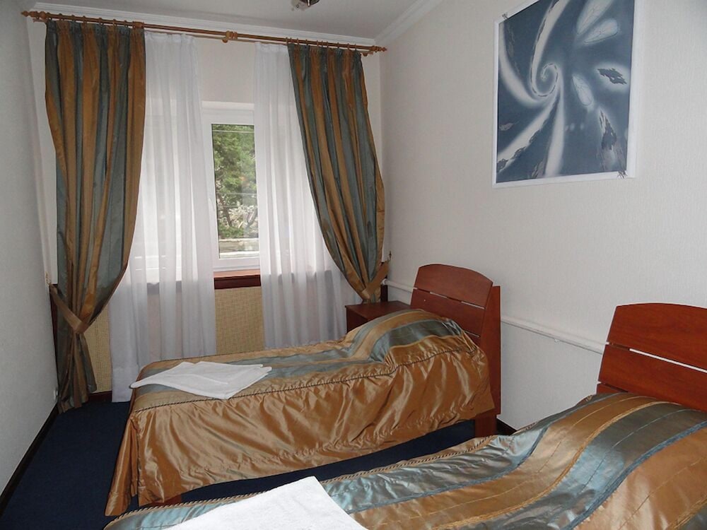 Economy Twin Room photo 2