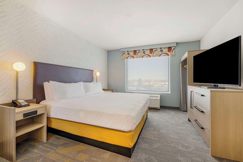 Room, 1 King Bed, Accessible, Mountain View