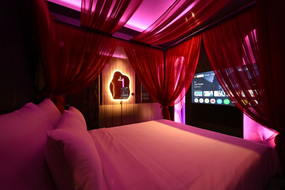 Deluxe Room, 1 Queen Bed, Ensuite