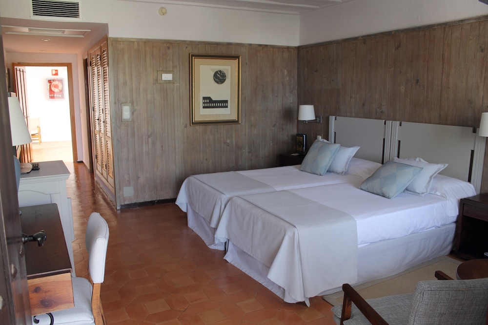 Standard Twin Room (3 Adults) photo 2