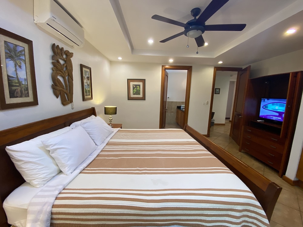 Comfort Condo, 2 Bedrooms, Corner