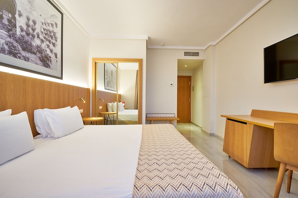 Standard Twin Room, 2 Twin Beds - Photo 4