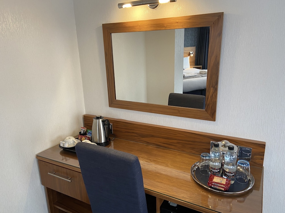 Executive Suite - Photo 7