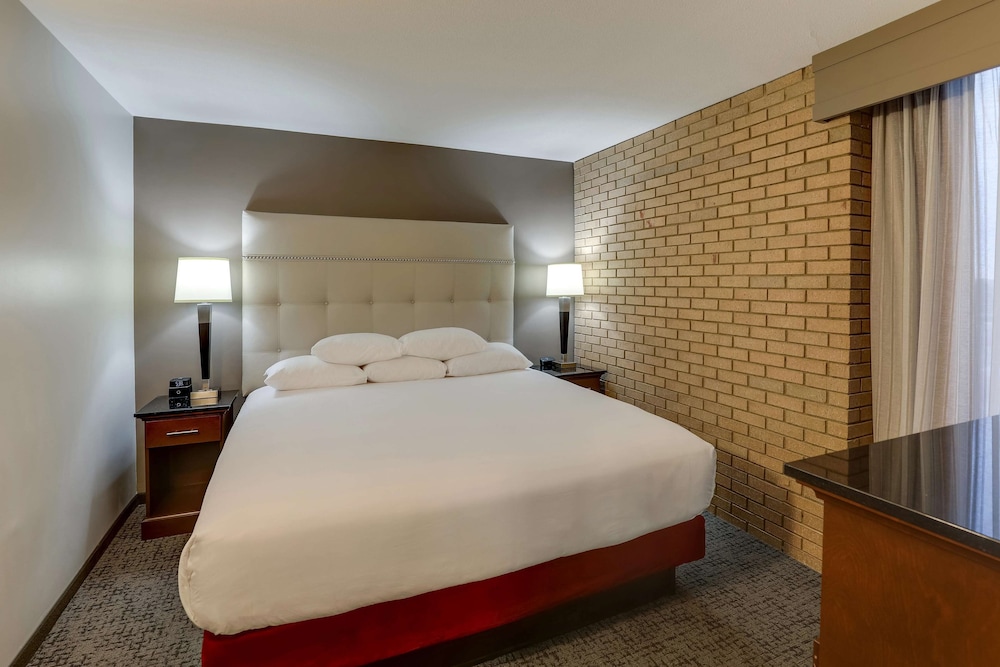 Suite, 1 King Bed with Sofa bed, Accessible, Refrigerator & Microwave (2 Rooms, Tub) photo 3