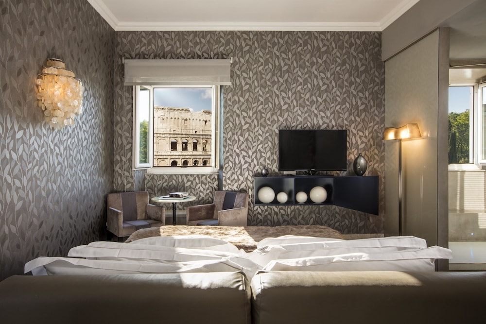 Double Room (Master, Colosseum View)