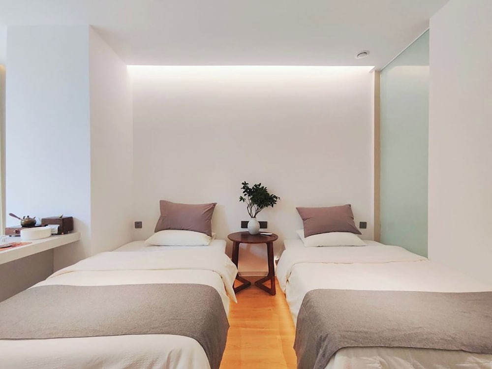 Classic Twin Room, Canal View photo 3