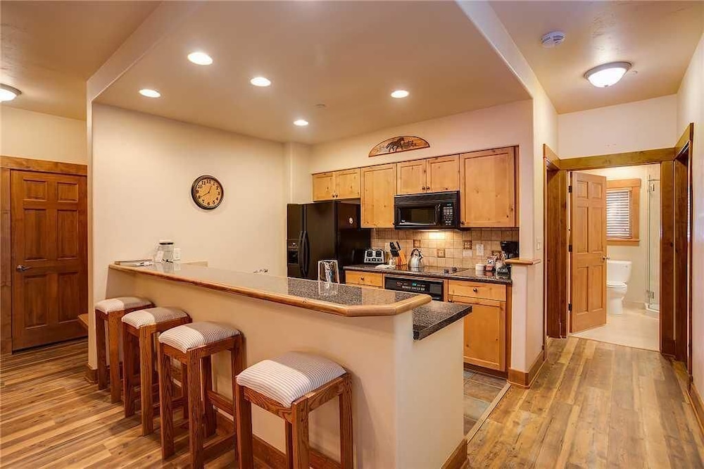 Condo, Multiple Beds (2103 Timberline Lodge, Trappeur's Cro) photo 2